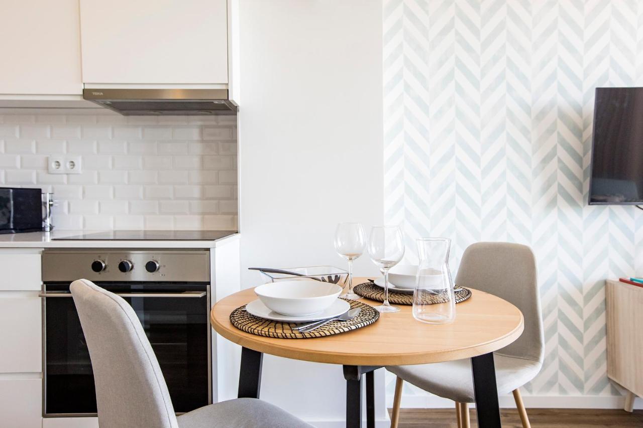 Elegant Studio W/ Ac & Balcony By Lovelystay Porto Luaran gambar